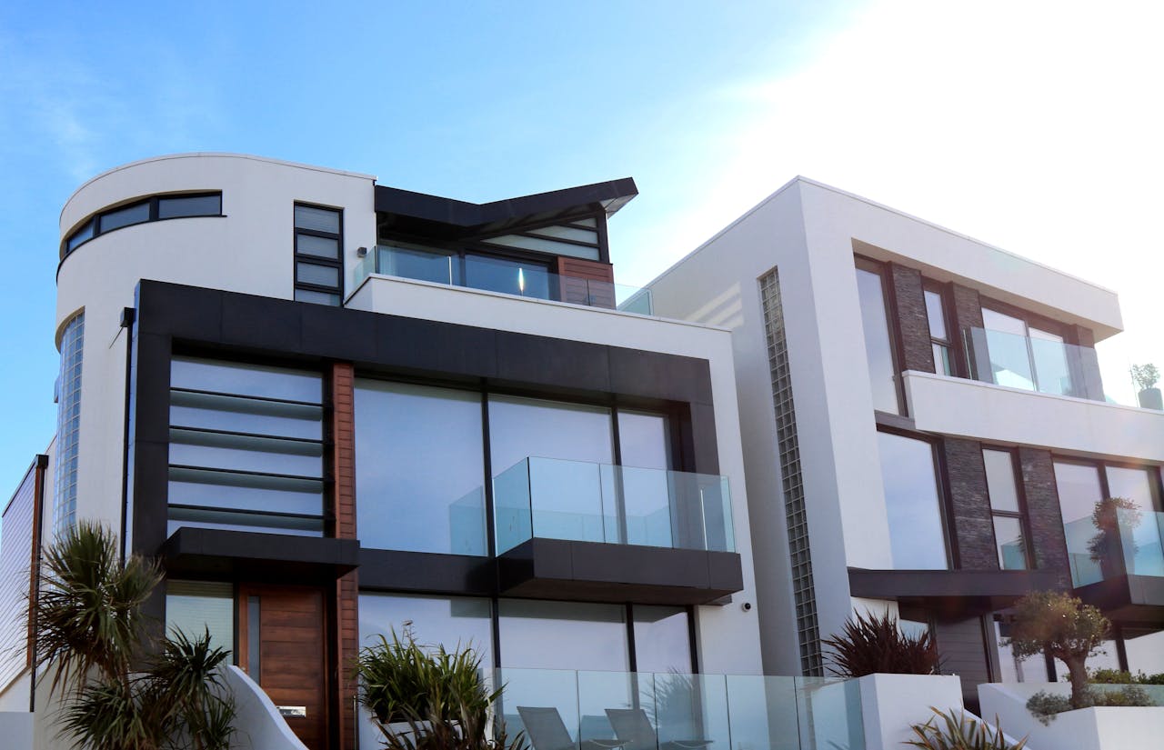 hero-img Contemporary luxury home with glass balconies in Poole, UK, showcasing modern architectural design.